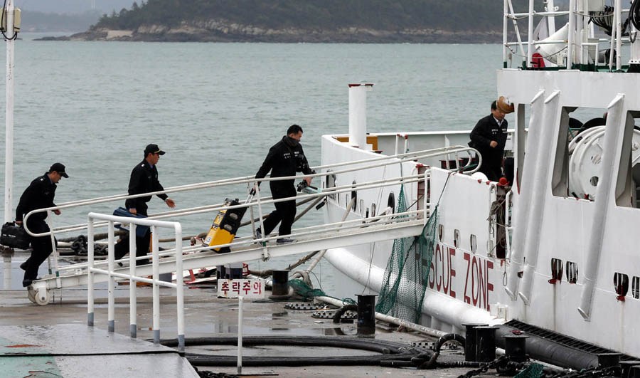 中国船员悲剧，韩海警扣押期间不幸离世