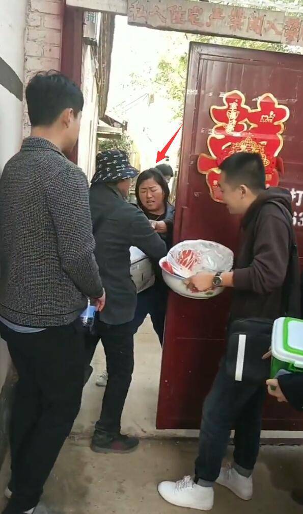大衣哥家门口的6个监控，安全与隐私的微妙平衡
